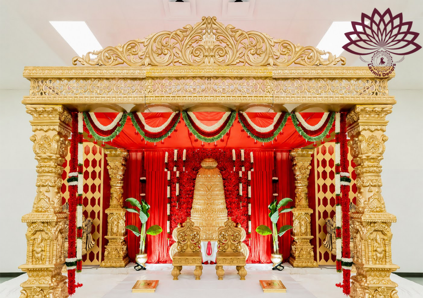 Elegant royal palace courtyard event decor